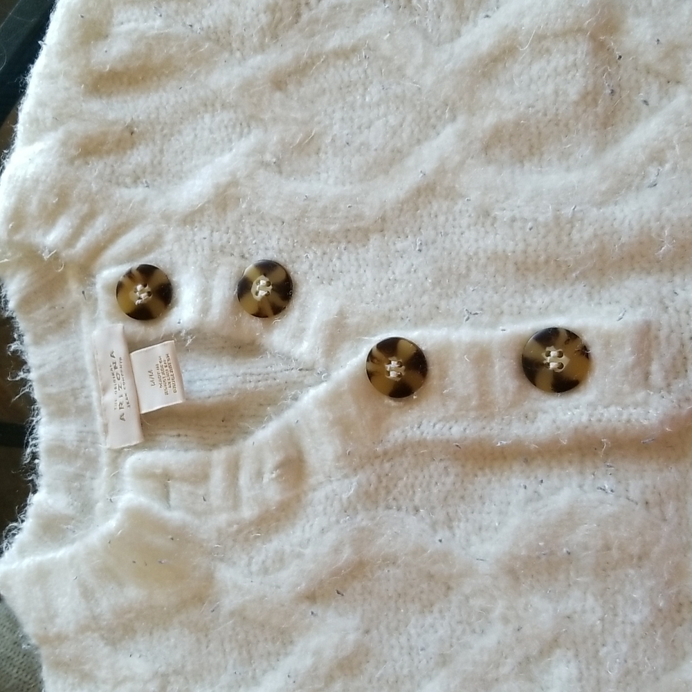 White sweater - Picture 4 of 6